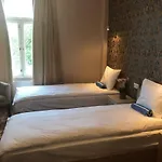 Hostel Kadriorg *